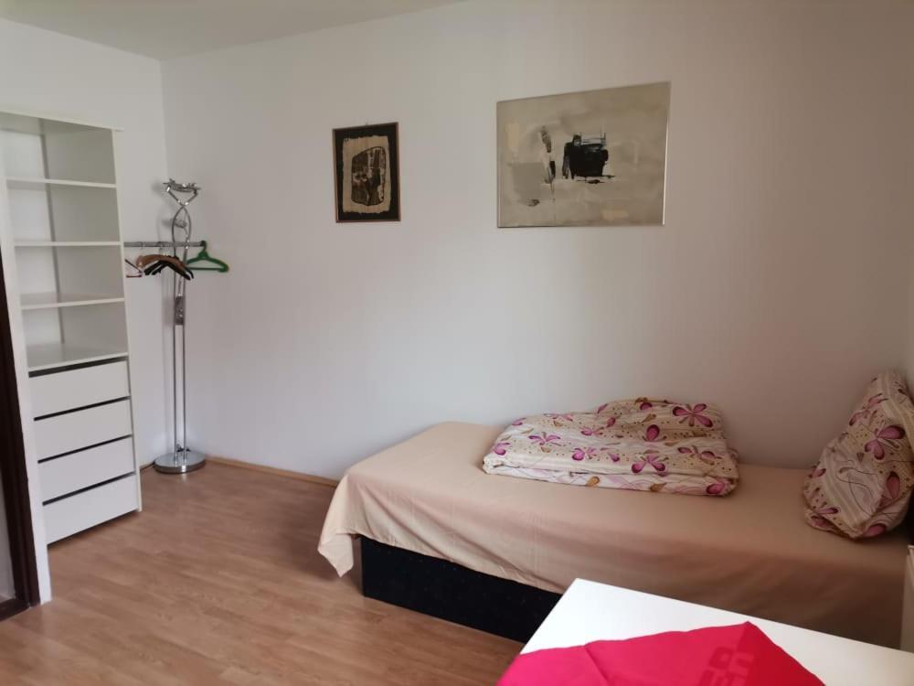 Anh' Private Rooms For Tourist Bratislava Exterior photo